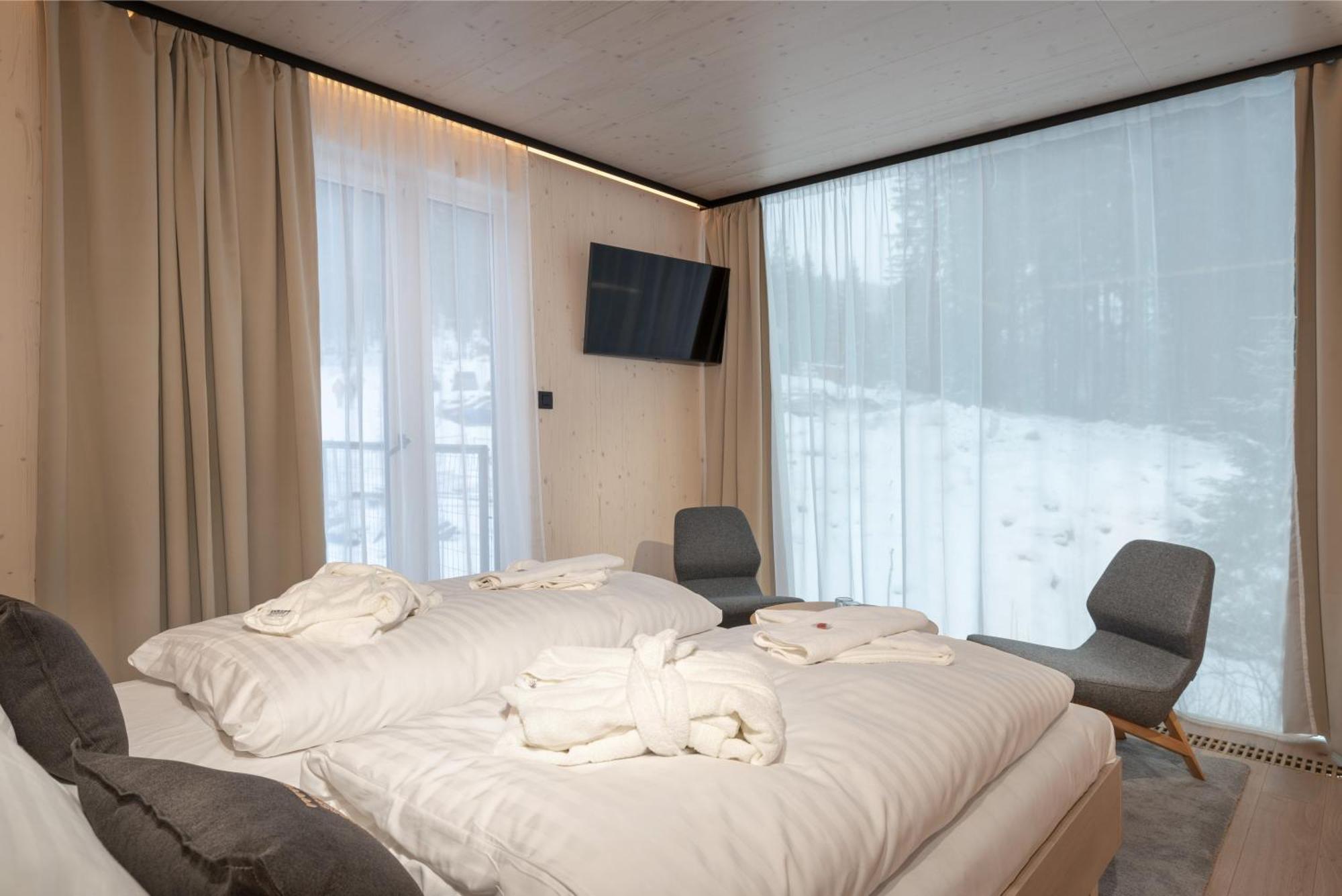 Hotel Bjoernson Jasna & Bjoernson Tree Houses เดมานอฟสกา โดลินา ภายนอก รูปภาพ